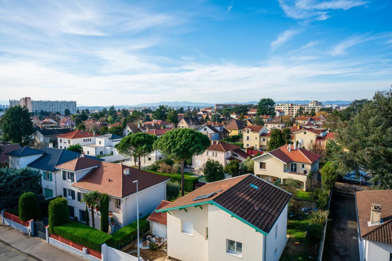 Appartement T2 De Standing Climatise Avec Parking Prive, Tram T2 T5, Hopitaux Est à Bron Extérieur photo