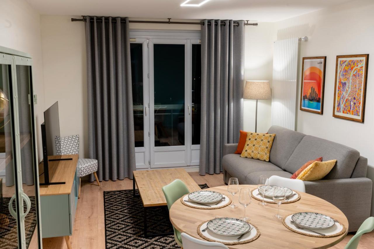 Appartement T2 De Standing Climatise Avec Parking Prive, Tram T2 T5, Hopitaux Est à Bron Extérieur photo