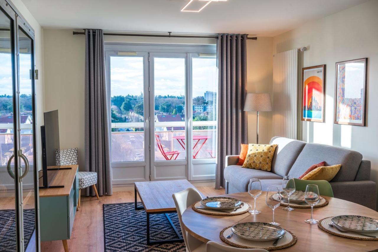 Appartement T2 De Standing Climatise Avec Parking Prive, Tram T2 T5, Hopitaux Est à Bron Extérieur photo