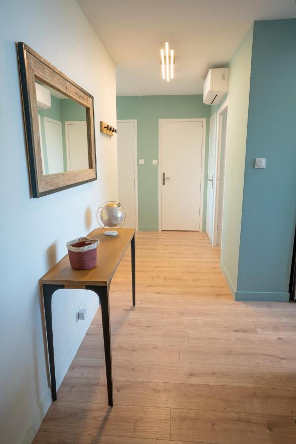 Appartement T2 De Standing Climatise Avec Parking Prive, Tram T2 T5, Hopitaux Est à Bron Extérieur photo