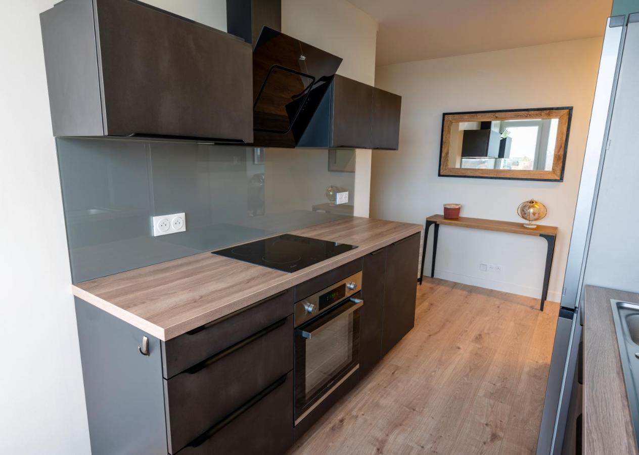 Appartement T2 De Standing Climatise Avec Parking Prive, Tram T2 T5, Hopitaux Est à Bron Extérieur photo