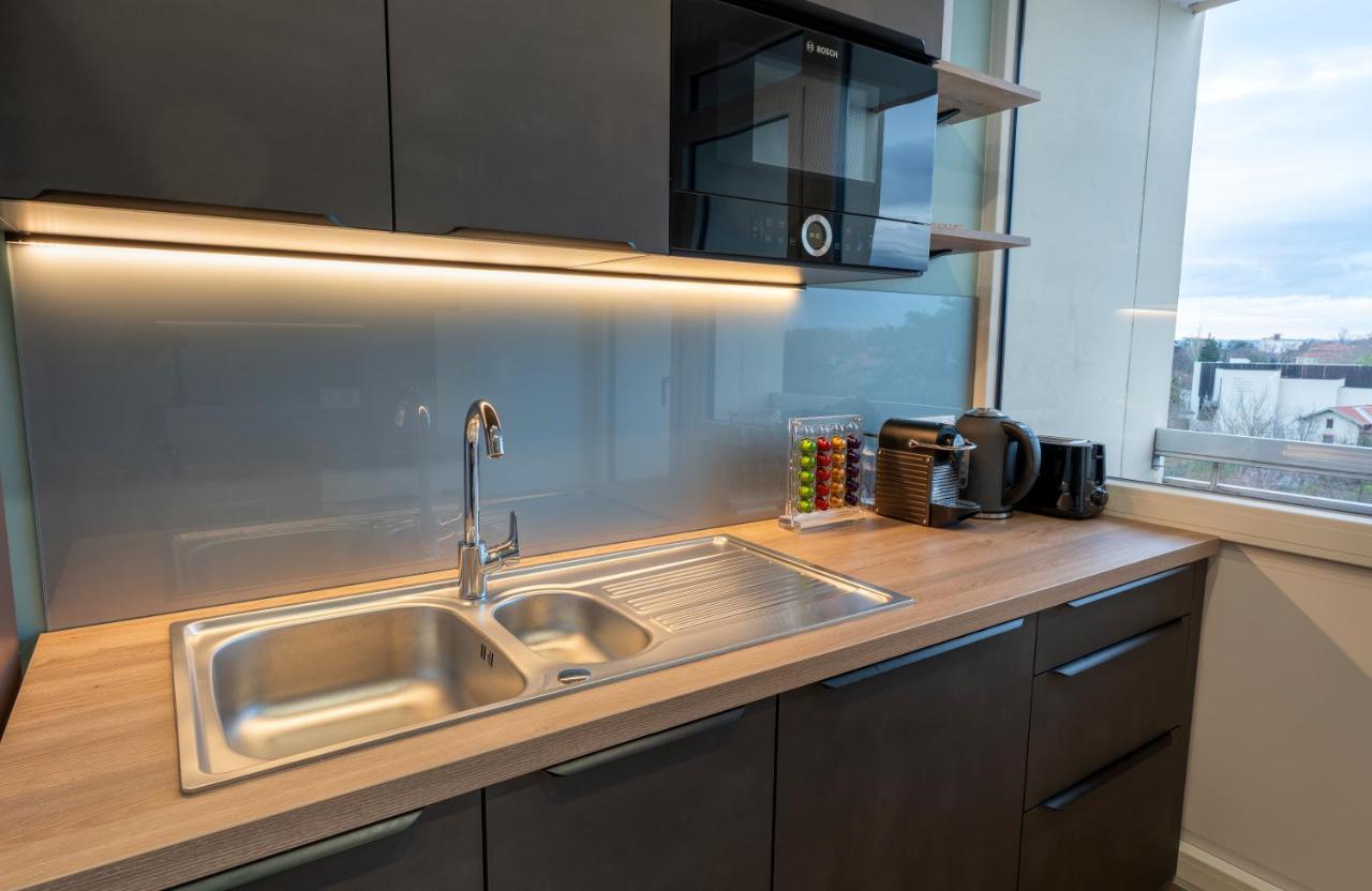 Appartement T2 De Standing Climatise Avec Parking Prive, Tram T2 T5, Hopitaux Est à Bron Extérieur photo