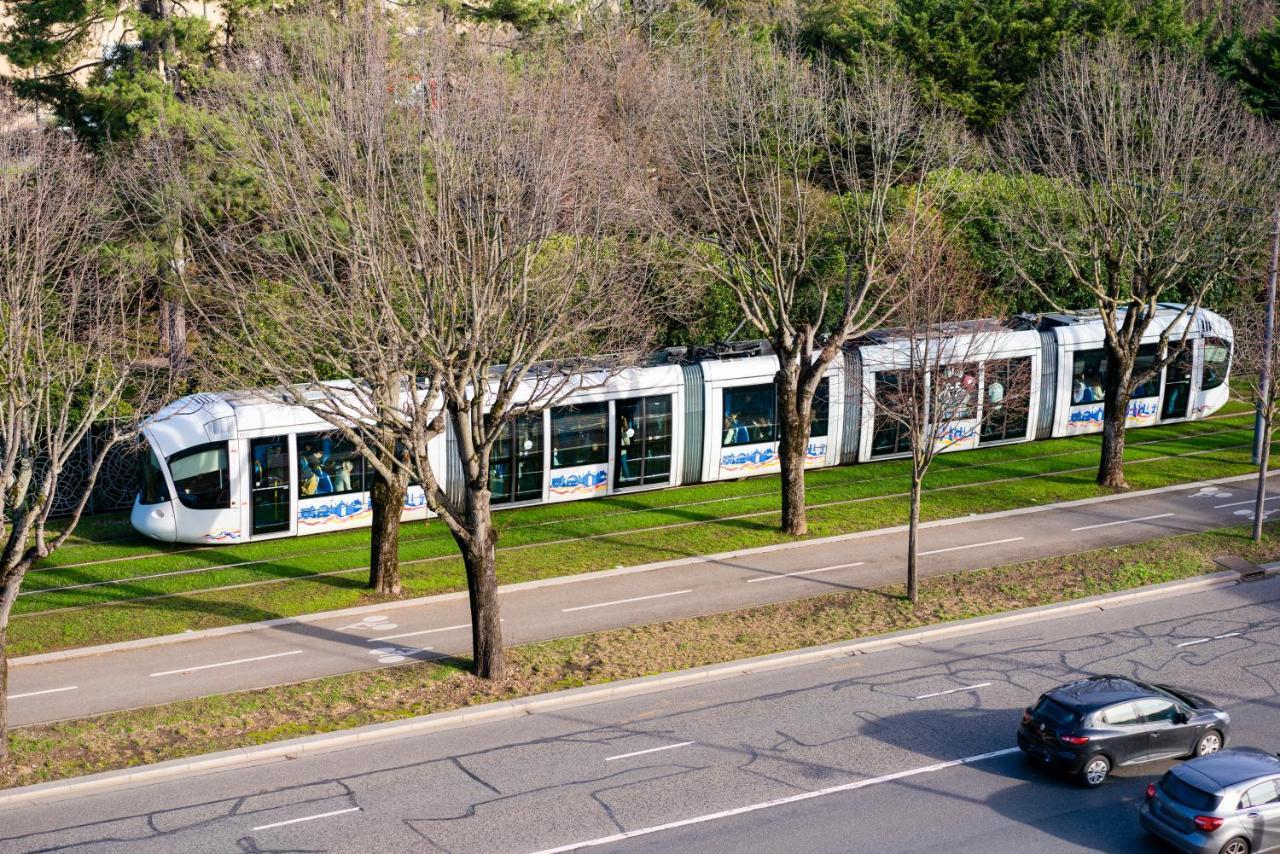 Appartement T2 De Standing Climatise Avec Parking Prive, Tram T2 T5, Hopitaux Est à Bron Extérieur photo
